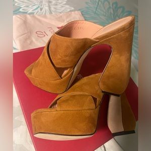SI ROSSI Suede Sandals